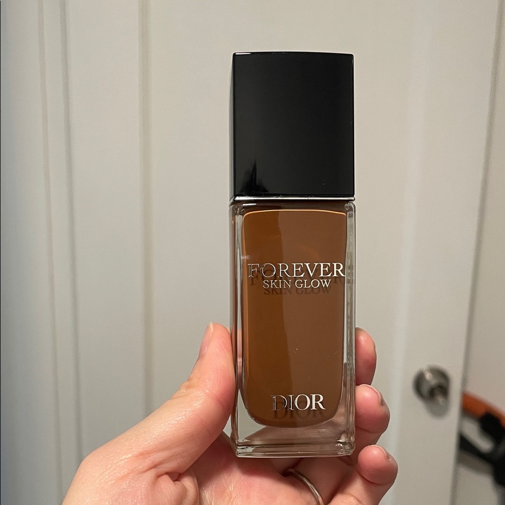 #7n Dior Forever Skin Glow 24hr Radiant Foundation NWOB exp:04/26